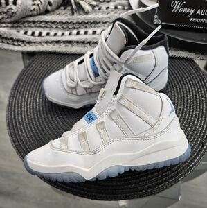 Jordan 11s LEGEND BLUE 13c